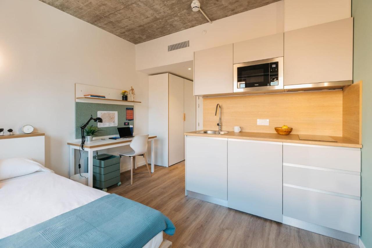 For Students Studying In Barcelona Only - Stunning Spacious Studios And Private Rooms At Pallars Student Accommodation Dış mekan fotoğraf