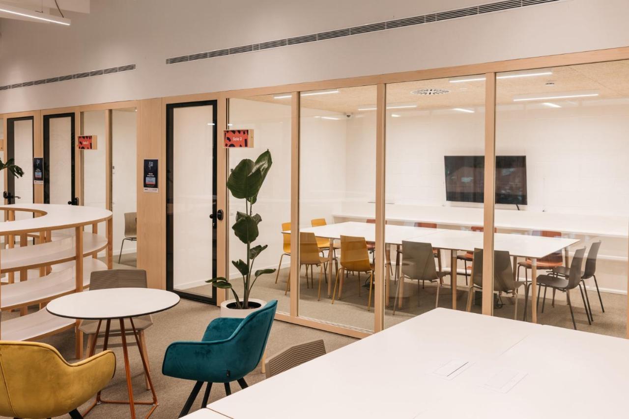 For Students Studying In Barcelona Only - Stunning Spacious Studios And Private Rooms At Pallars Student Accommodation Dış mekan fotoğraf