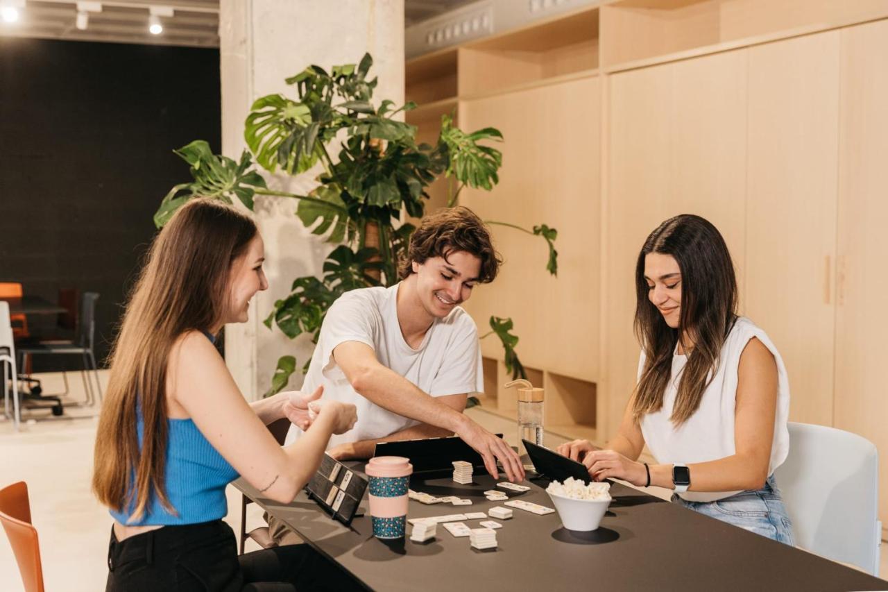 For Students Studying In Barcelona Only - Stunning Spacious Studios And Private Rooms At Pallars Student Accommodation Dış mekan fotoğraf